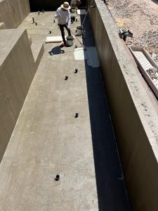 Aplicación de Jafecol en la impermeabilización de una piscina, previo a la colocación de gresite